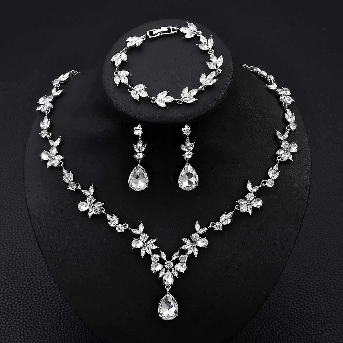 Vintage Luxury Crystal Necklace Earrings Bracelet Set Korean and Japanese Fashion Bride Wedding Evening Accessories