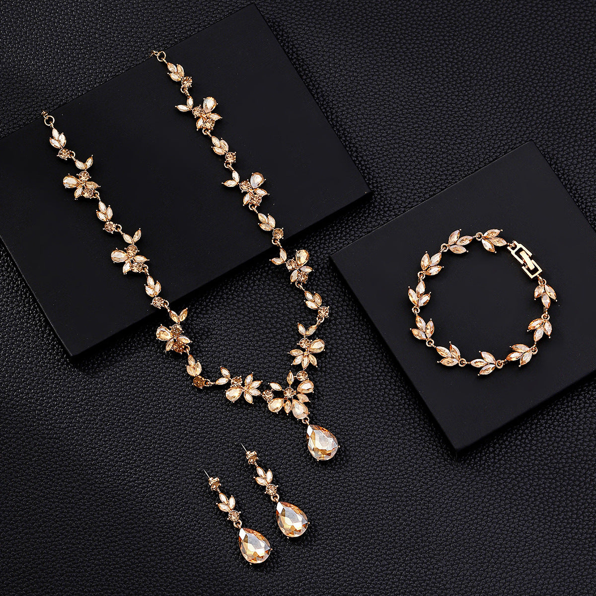 Vintage Luxury Crystal Necklace Earrings Bracelet Set Korean and Japanese Fashion Bride Wedding Evening Accessories